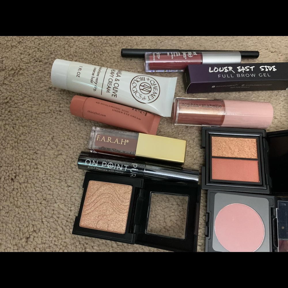 Makeup Bundle - Picture 2 of 2